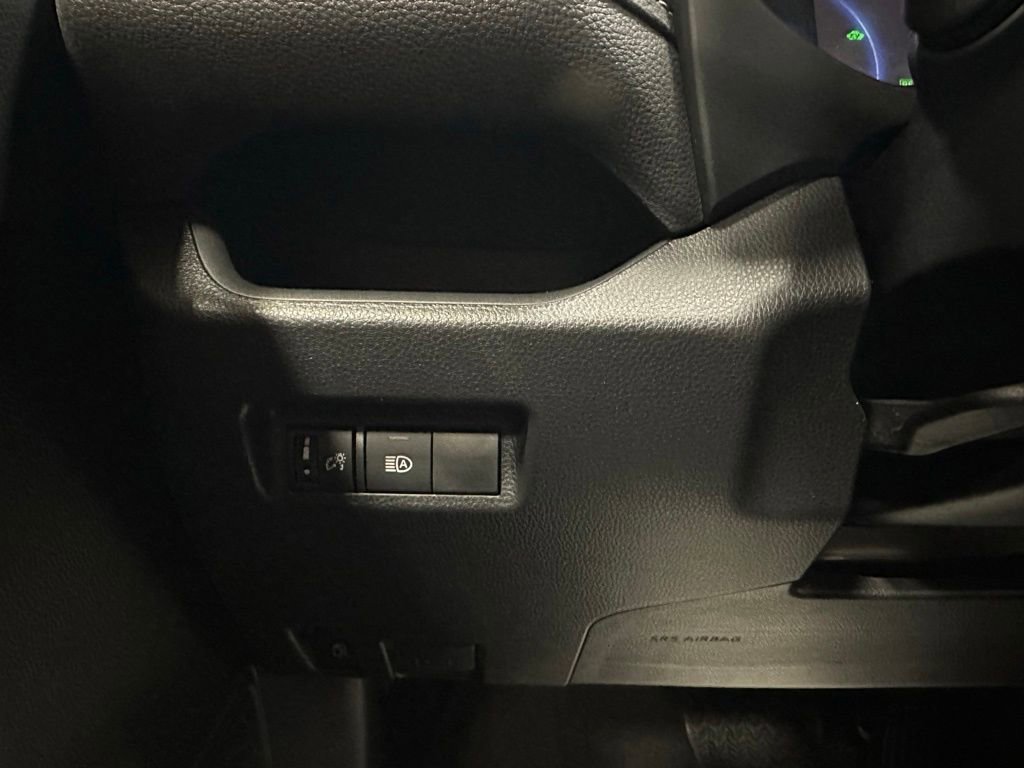 Used 2025 Toyota RAV4 XLE AWD/4WD image 17