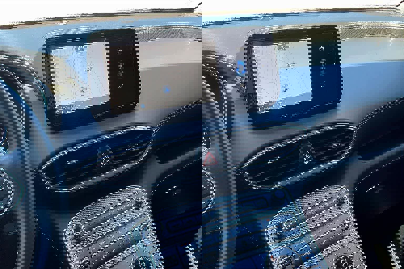 Used 2023 Hyundai Santa Fe Limited w/ Cargo Package image 14