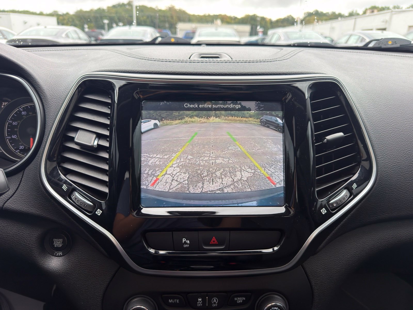 Used 2019 Jeep Cherokee Limited AWD/4WD image 3
