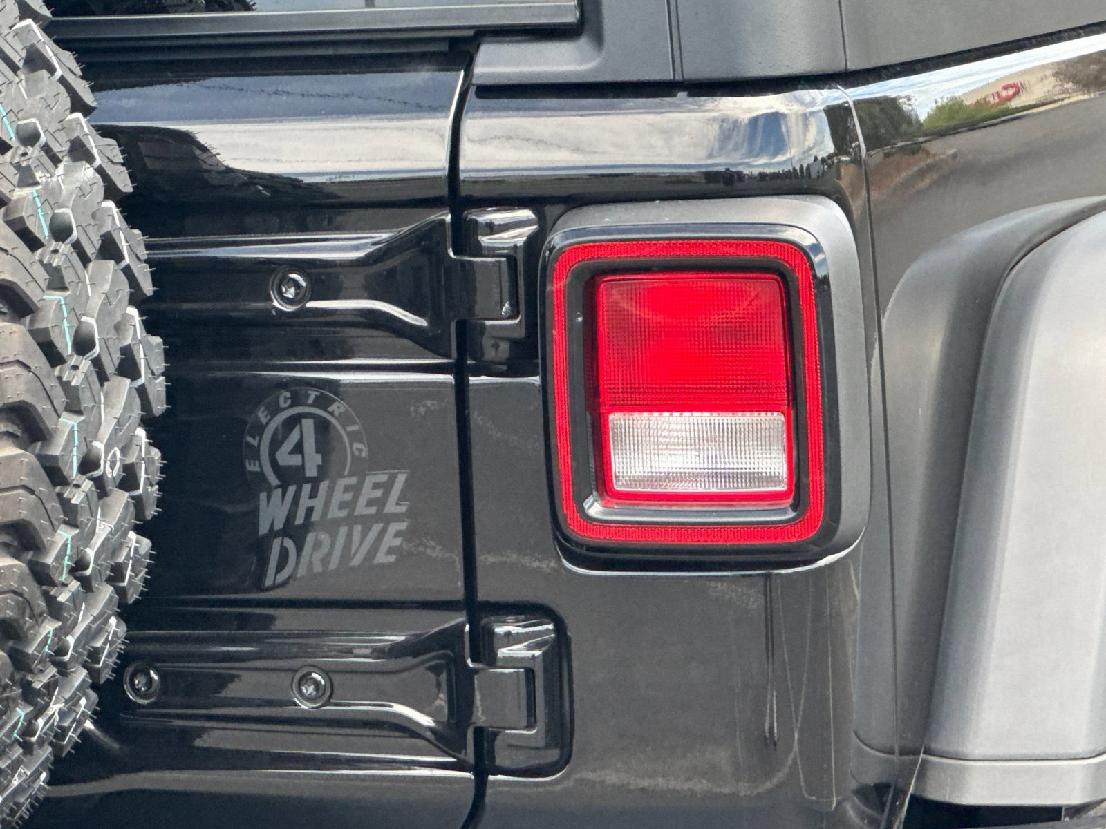 Used 2024 Jeep Wrangler Unlimited AWD/4WD image 39