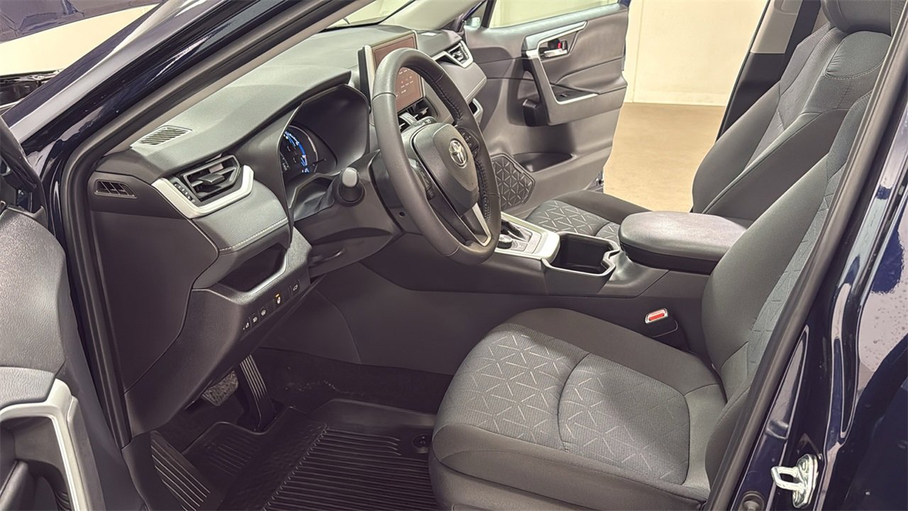Used 2025 Toyota RAV4 XLE image 12