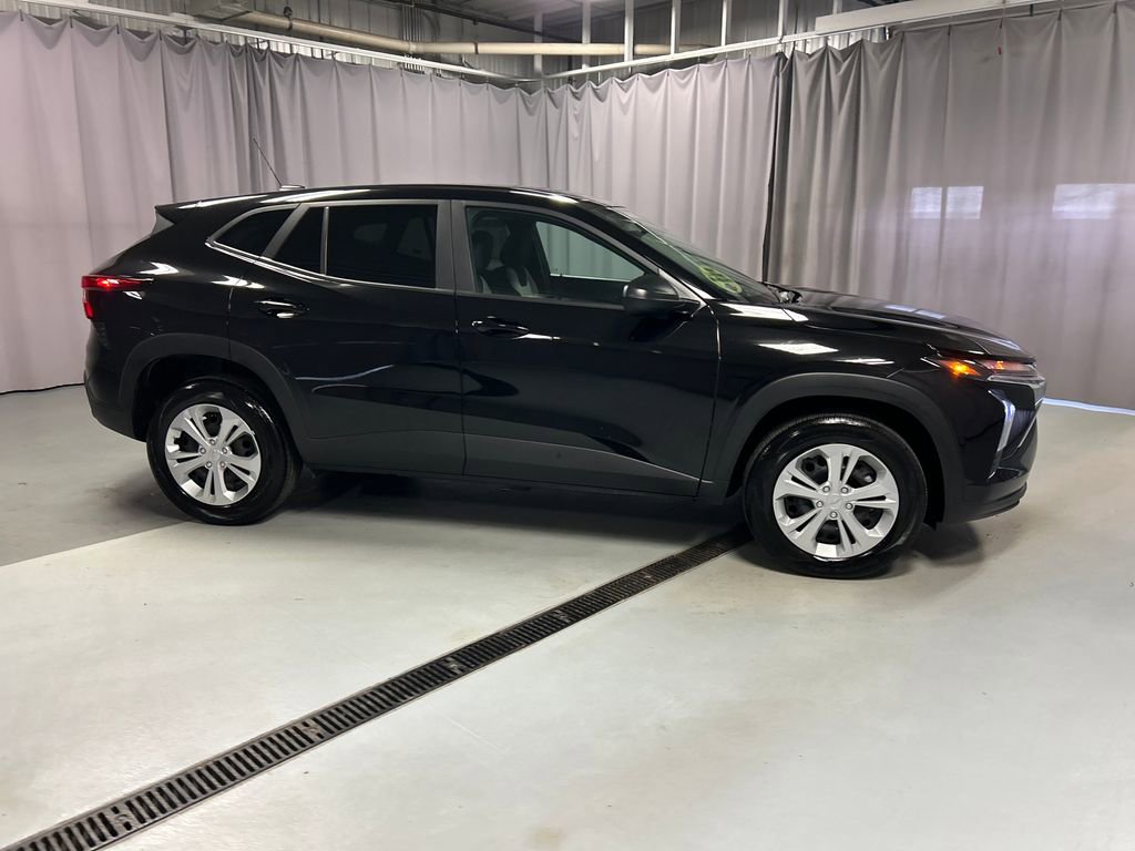 Used 2025 Chevrolet Trax LS FWD image 8