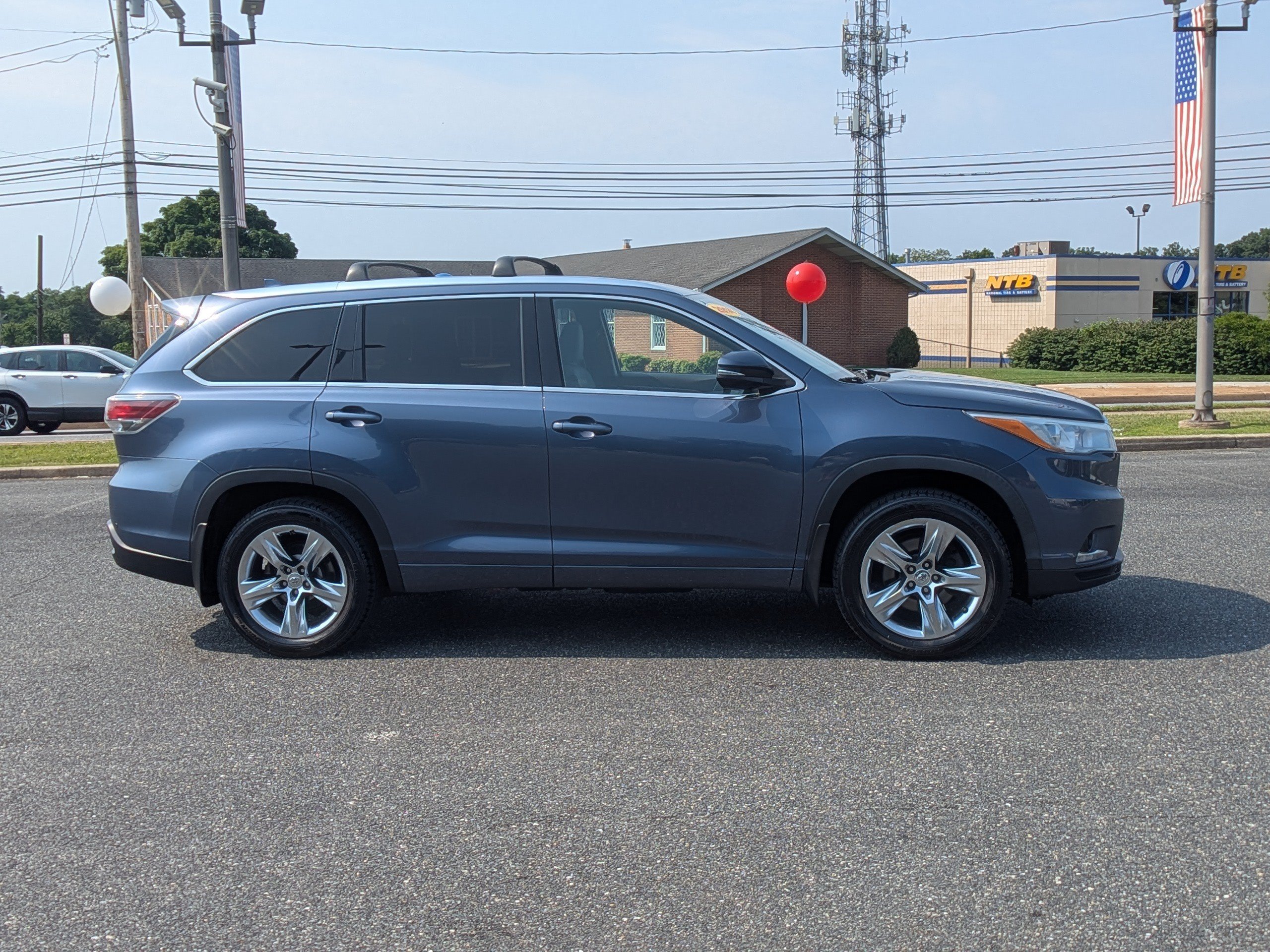 Used 2014 Toyota Highlander Limited AWD/4WD image 10