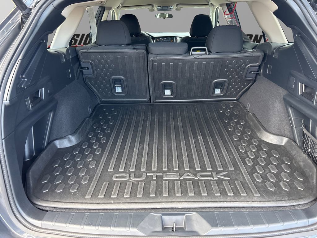 Used 2022 Subaru Outback Premium image 11