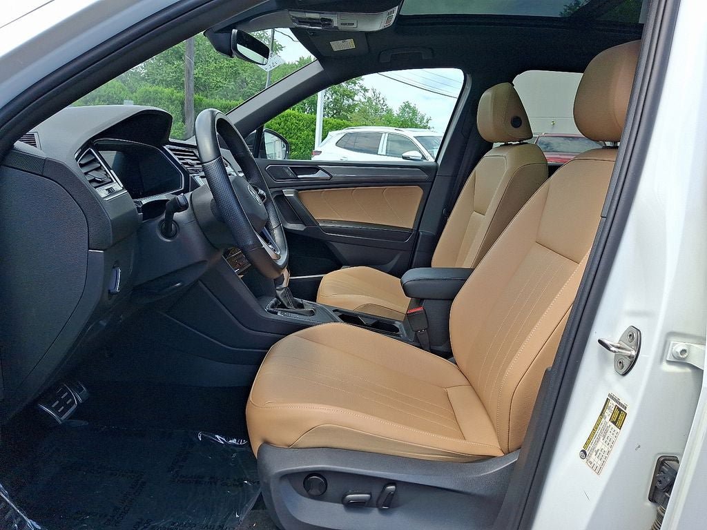 Certified 2023 Volkswagen Tiguan SE R-Line FWD image 14