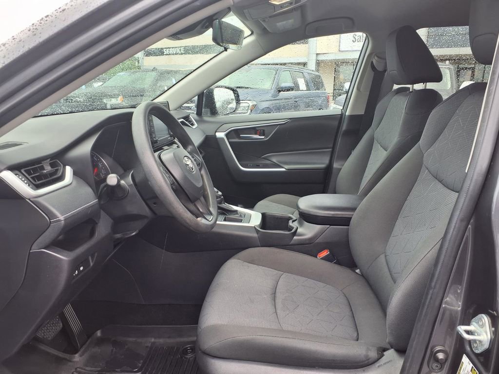 Used 2022 Toyota RAV4 XLE FWD image 16