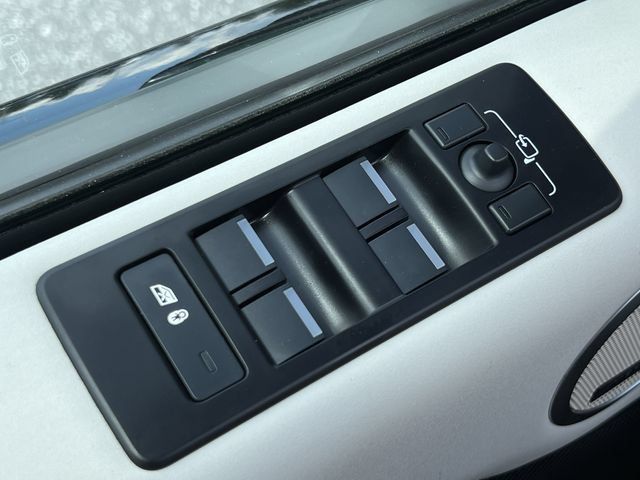 Used 2024 Land Rover Discovery S AWD/4WD image 21