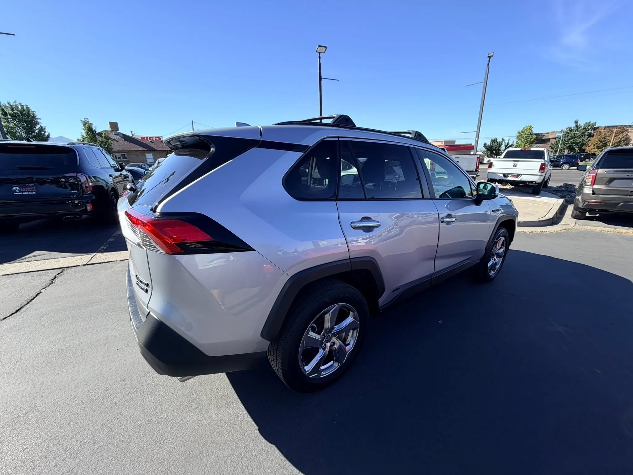 Used 2021 Toyota RAV4 Limited AWD/4WD image 4