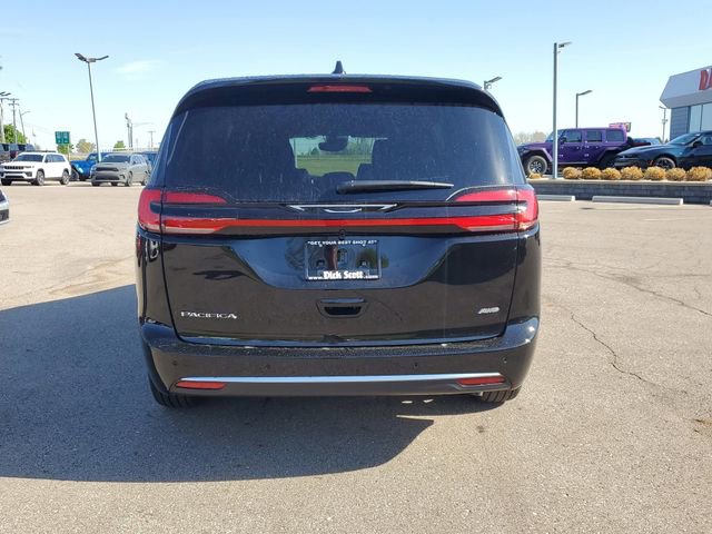New 2027 Chrysler Pacifica Select AWD/4WD image 6
