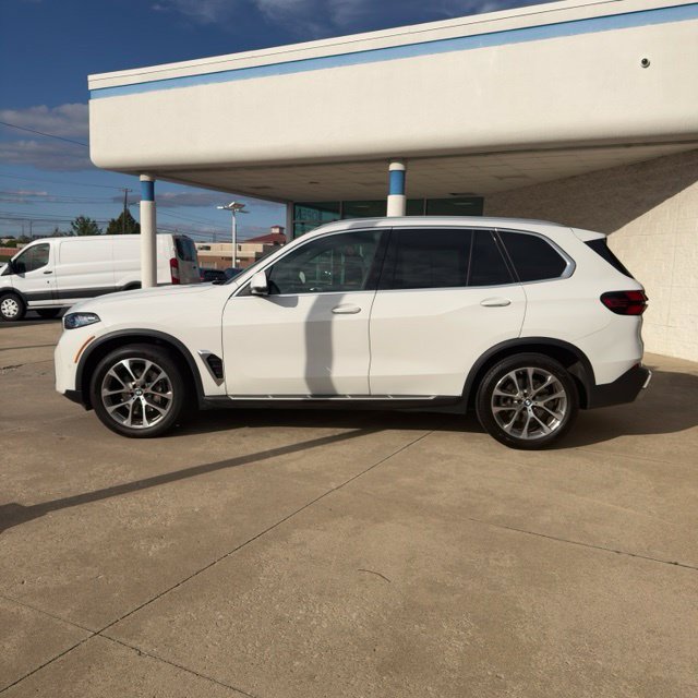 Used 2026 BMW X5 xDrive40i AWD/4WD image 2