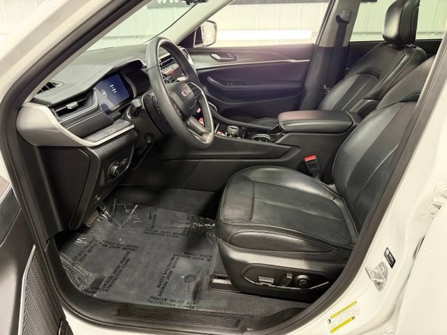 Used 2023 Jeep Grand Cherokee Limited w/ Luxury Tech Group II AWD/4WD image 7