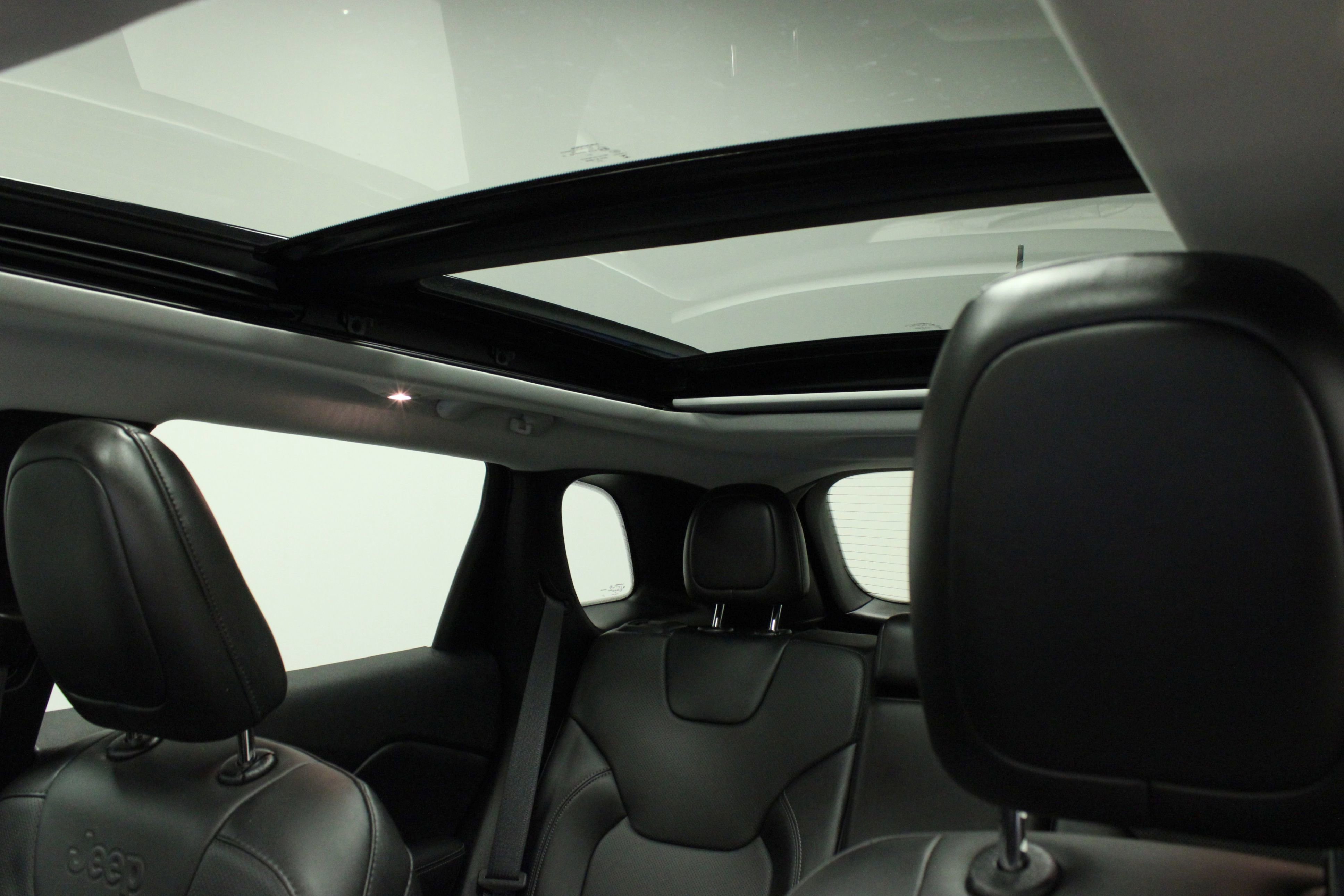 Used 2023 Jeep Cherokee Altitude Lux w/ Lux Elite Package image 10