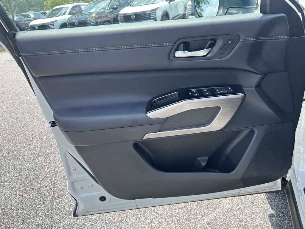 Used 2024 Nissan Pathfinder Platinum w/ Cargo Package FWD image 15
