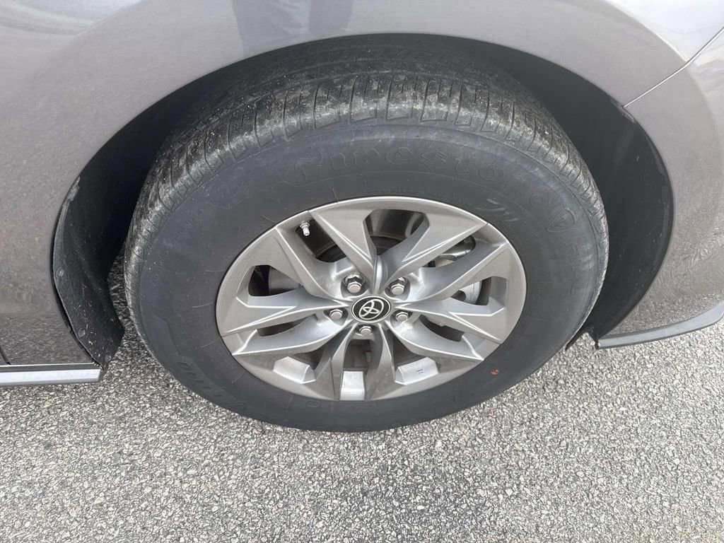 Used 2024 Toyota Sienna XLE image 10