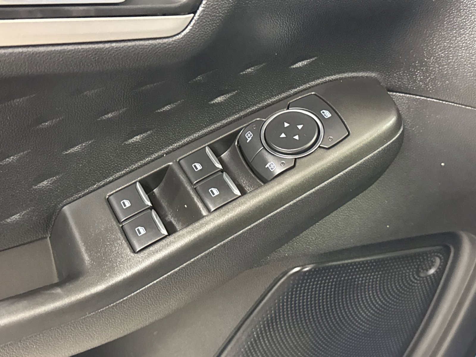 Used 2020 Ford Escape SE image 17