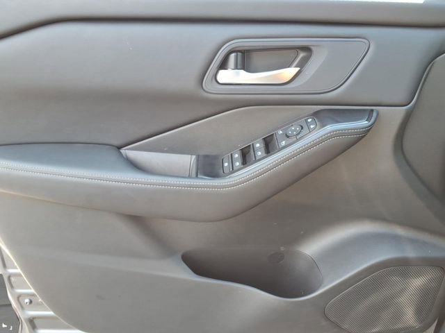 Used 2026 Nissan Rogue SV image 16
