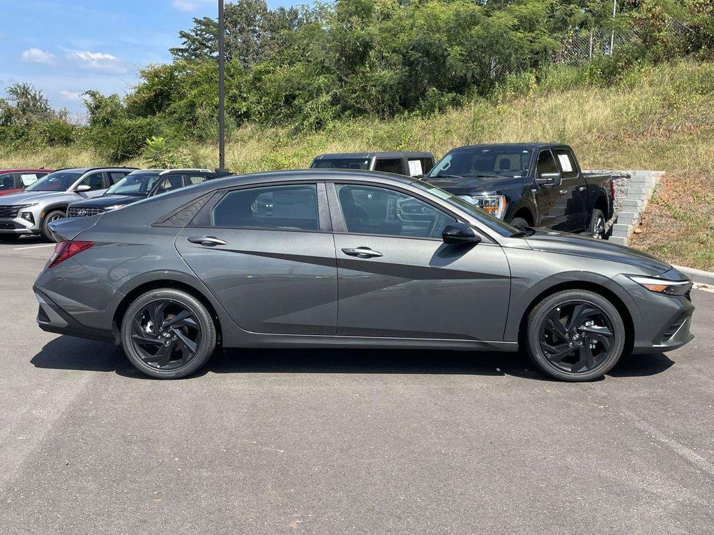 New 2026 Hyundai Elantra SEL Sport FWD image 28