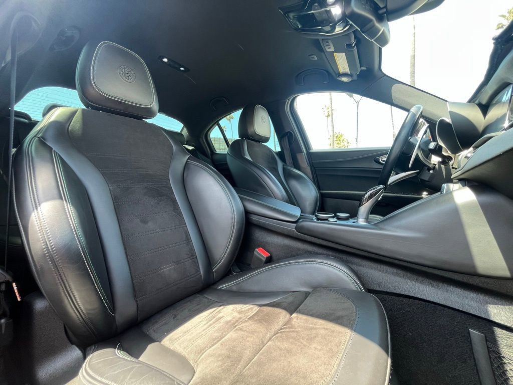 Used 2018 Alfa Romeo Giulia Quadrifoglio w/ Driver Assist Dynamic Package RWD image 16
