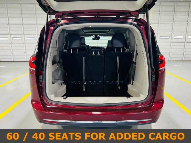 Used 2023 Chrysler Pacifica Limited image 14