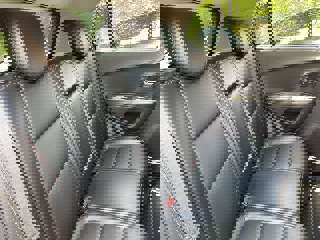 Used 2019 Chevrolet Trax Premier w/ Midnight Edition image 15