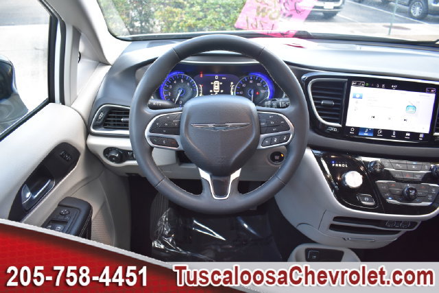 Used 2024 Chrysler Pacifica Touring-L FWD image 34