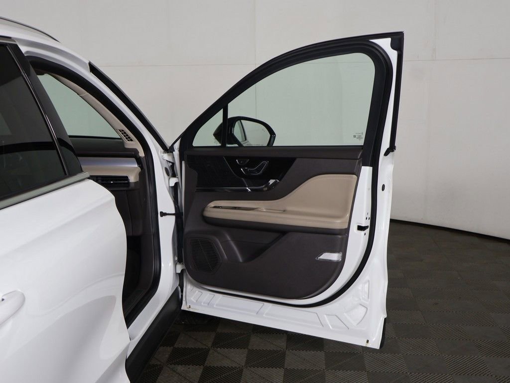 Used 2022 Lincoln Corsair FWD w/ Premium Package image 23