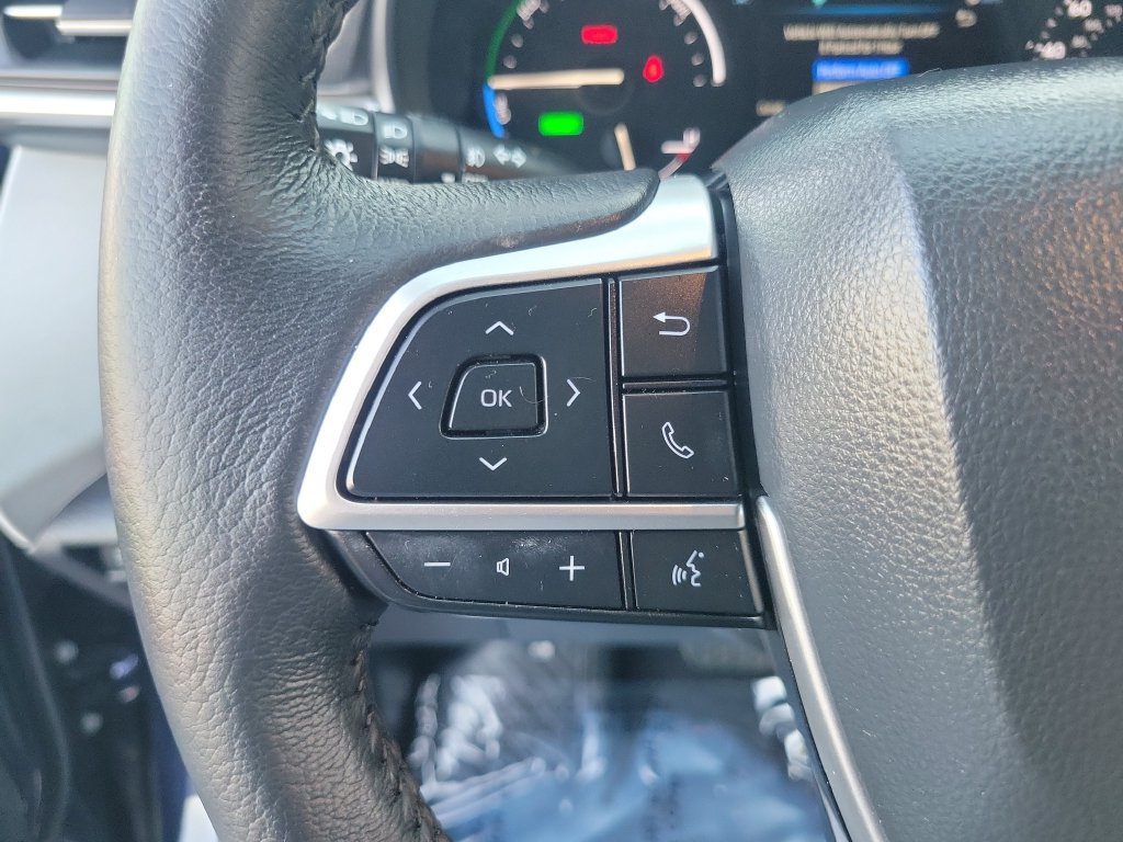 Used 2025 Toyota Sienna XLE w/ XLE Plus Package FWD image 25