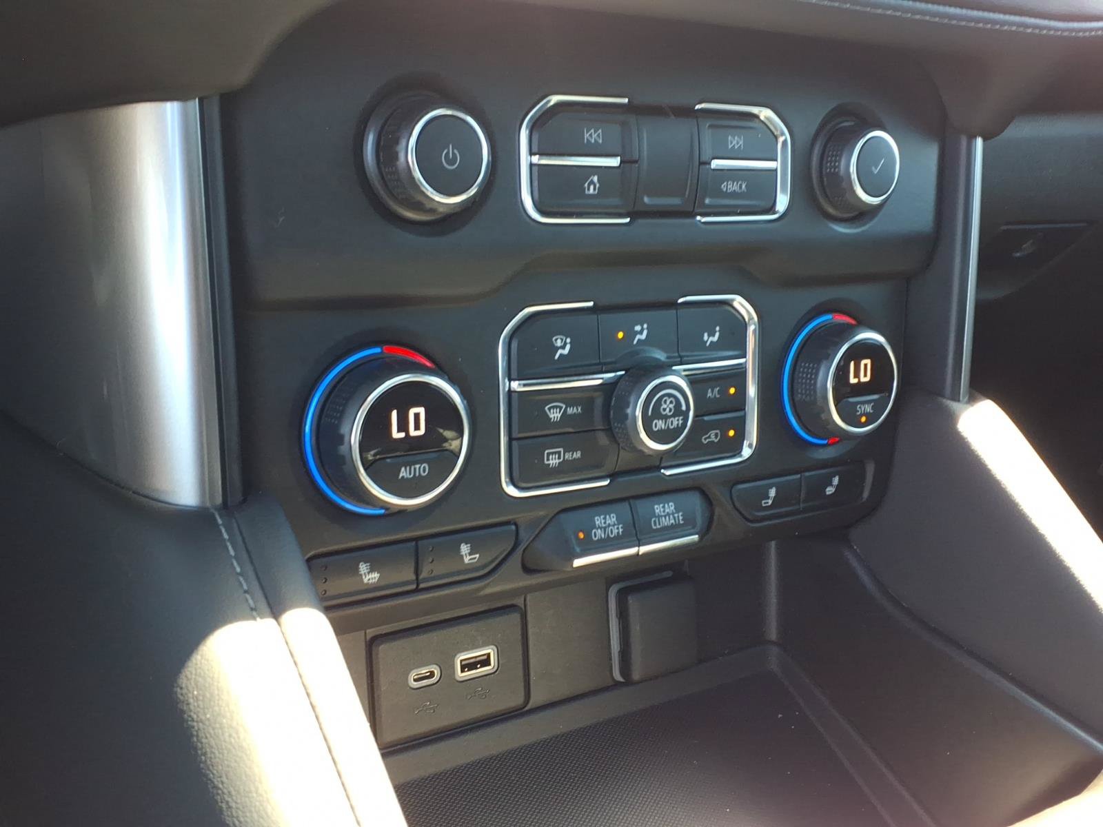 Used 2021 Chevrolet Tahoe Z71 w/ Luxury Package AWD/4WD image 13