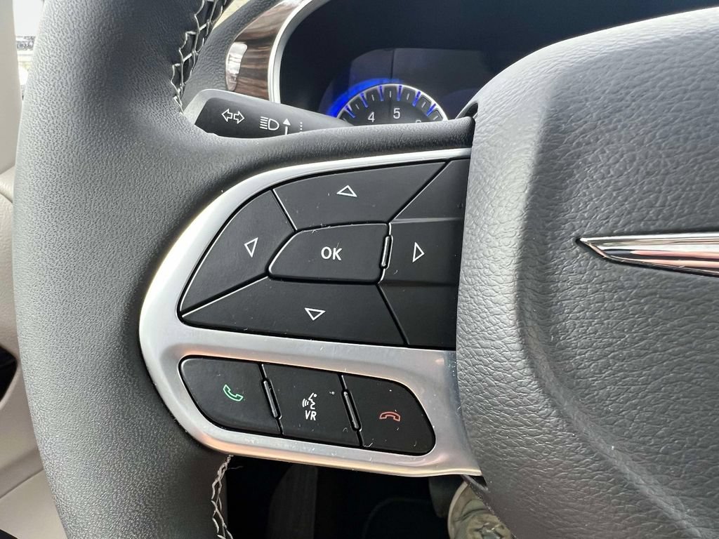 Used 2023 Chrysler Pacifica Limited FWD image 24