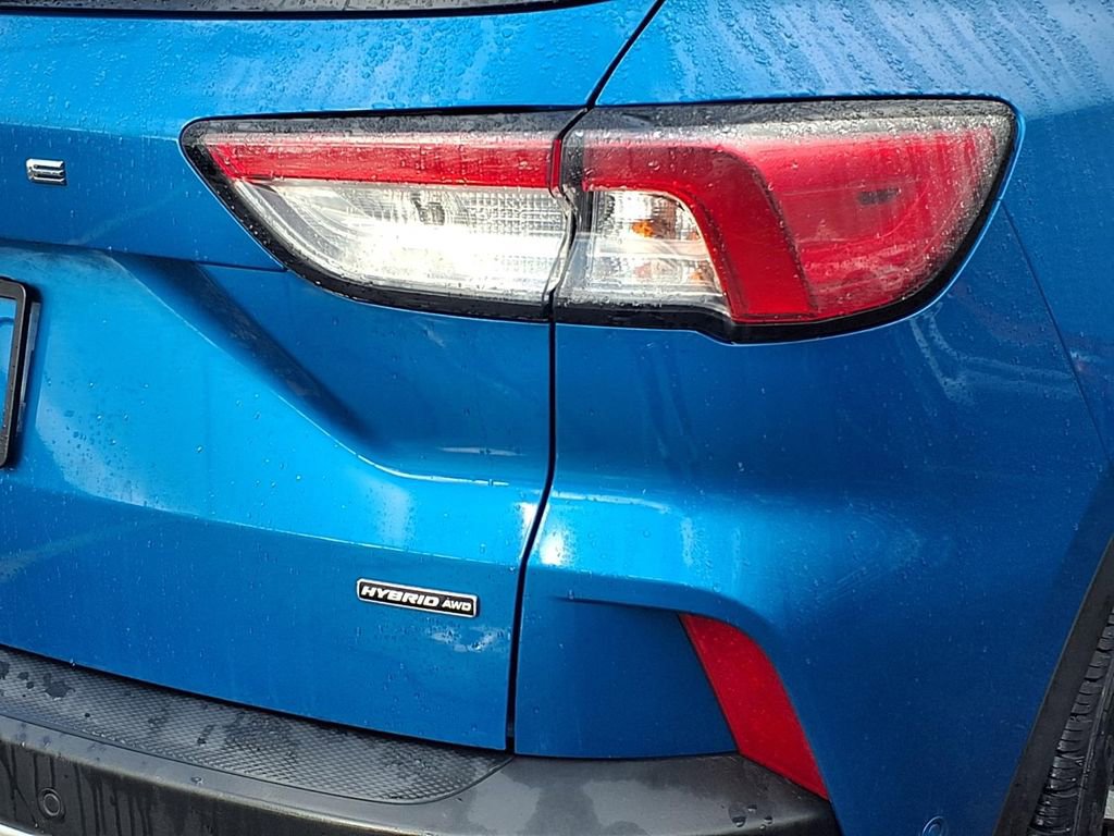 Used 2020 Ford Escape Titanium image 9