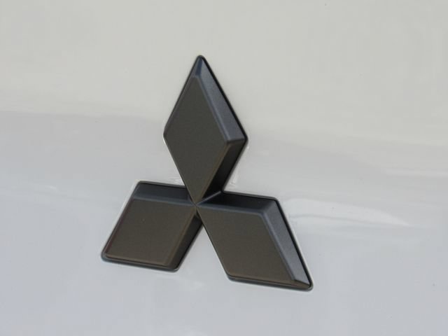 New 2026 Mitsubishi Outlander LE FWD image 13