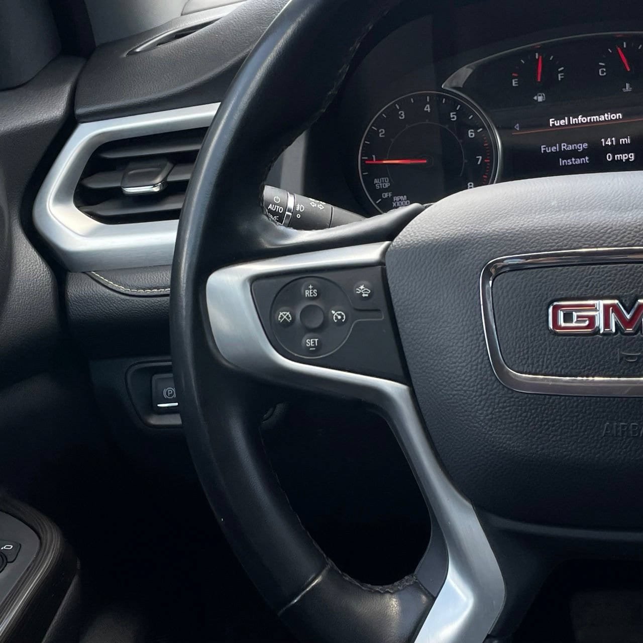 Used 2023 GMC Acadia SLT FWD image 13