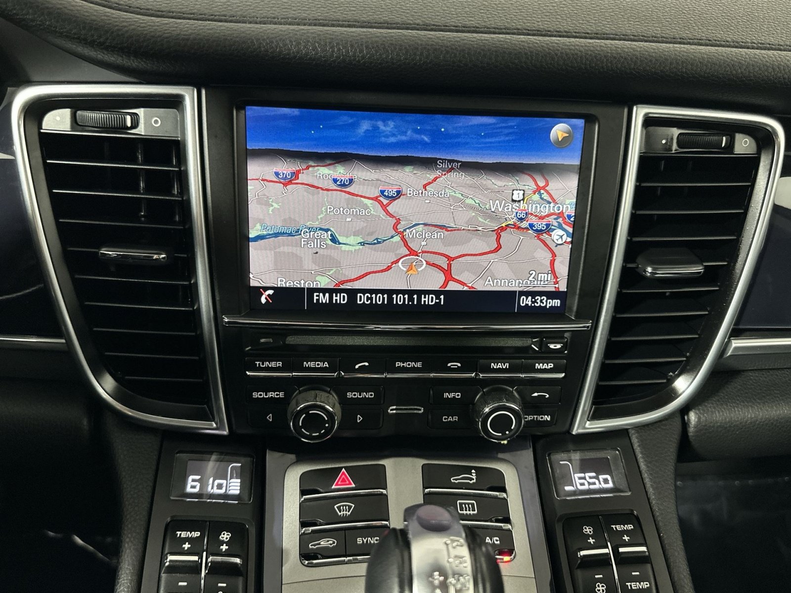 Used 2016 Porsche Panamera RWD image 20
