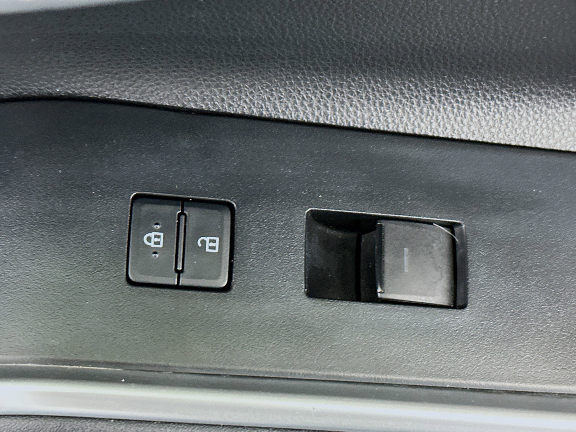 Used 2023 Toyota Highlander XLE image 29