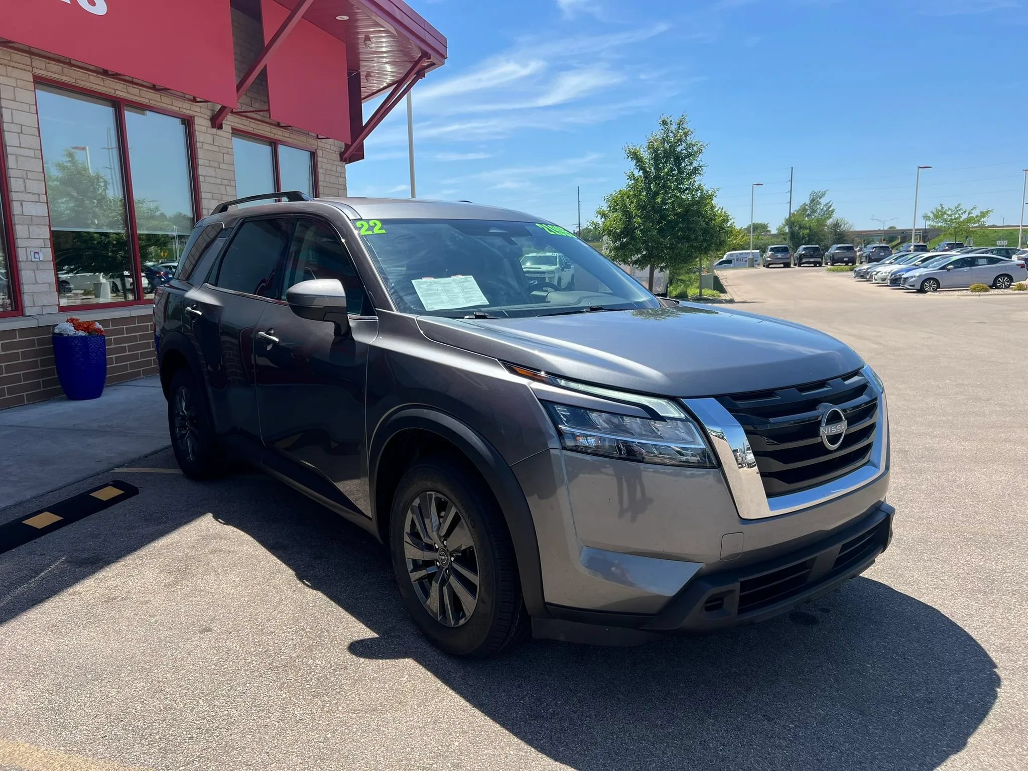 Used 2022 Nissan Pathfinder SV AWD/4WD image 3
