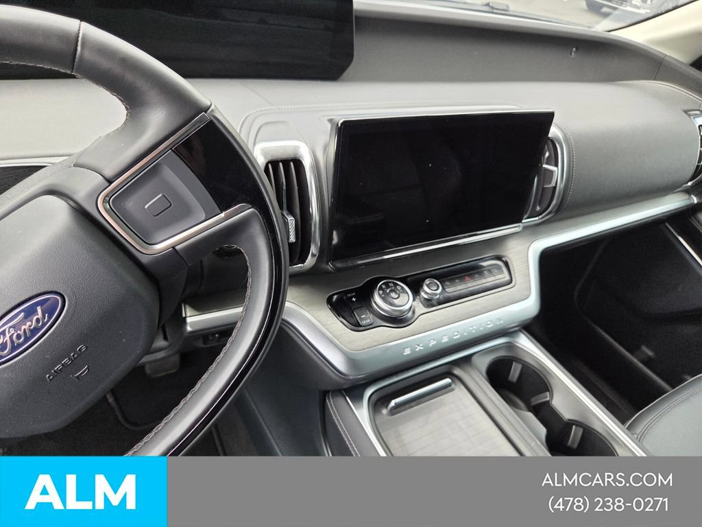 Used 2025 Ford Expedition Platinum AWD/4WD image 24