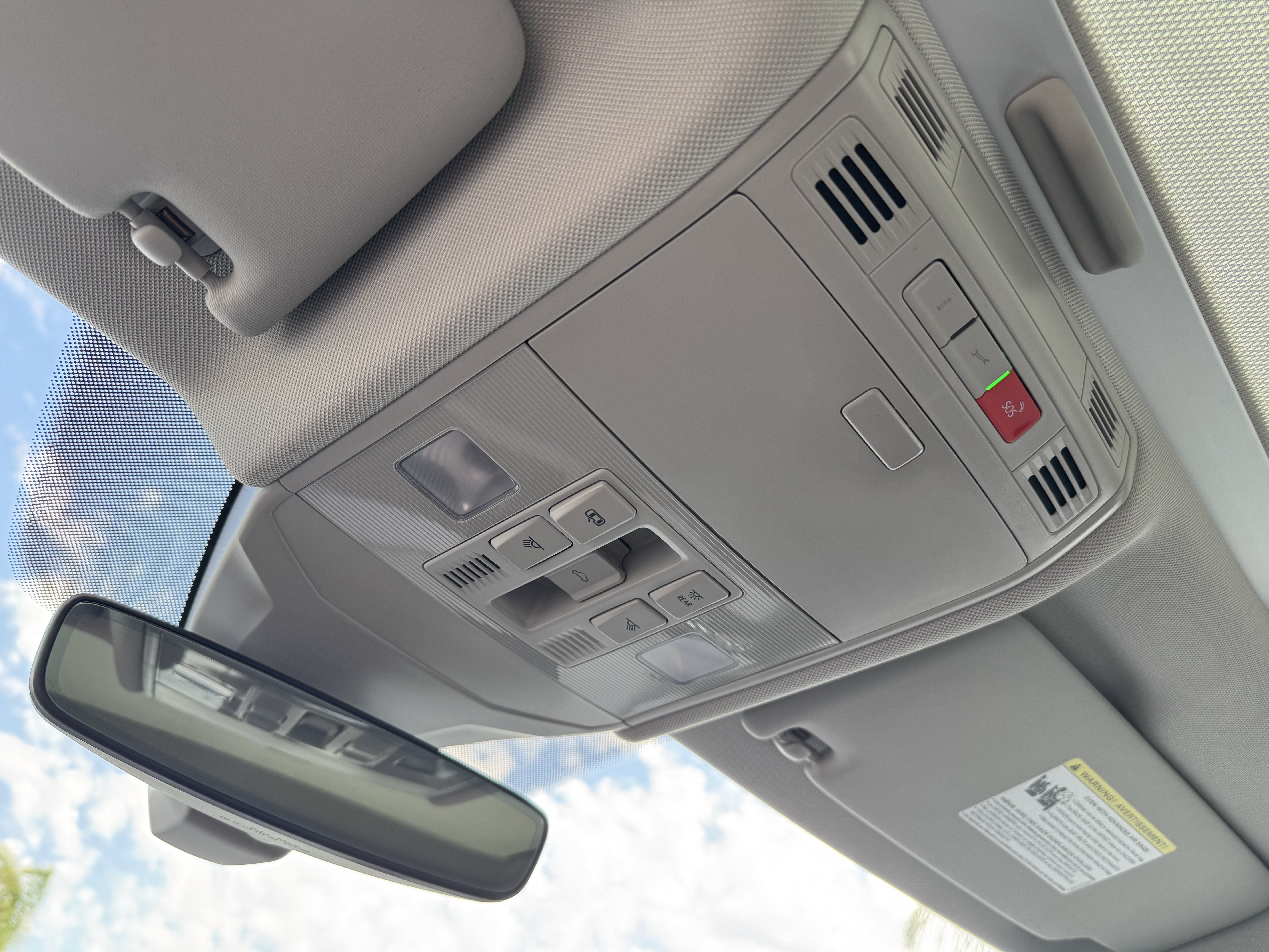 Used 2025 Volkswagen Jetta SE w/ Sunroof Package FWD image 31