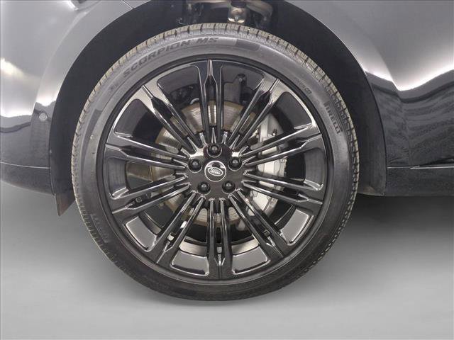 Certified 2025 Land Rover Range Rover Long Wheelbase SE AWD/4WD image 29