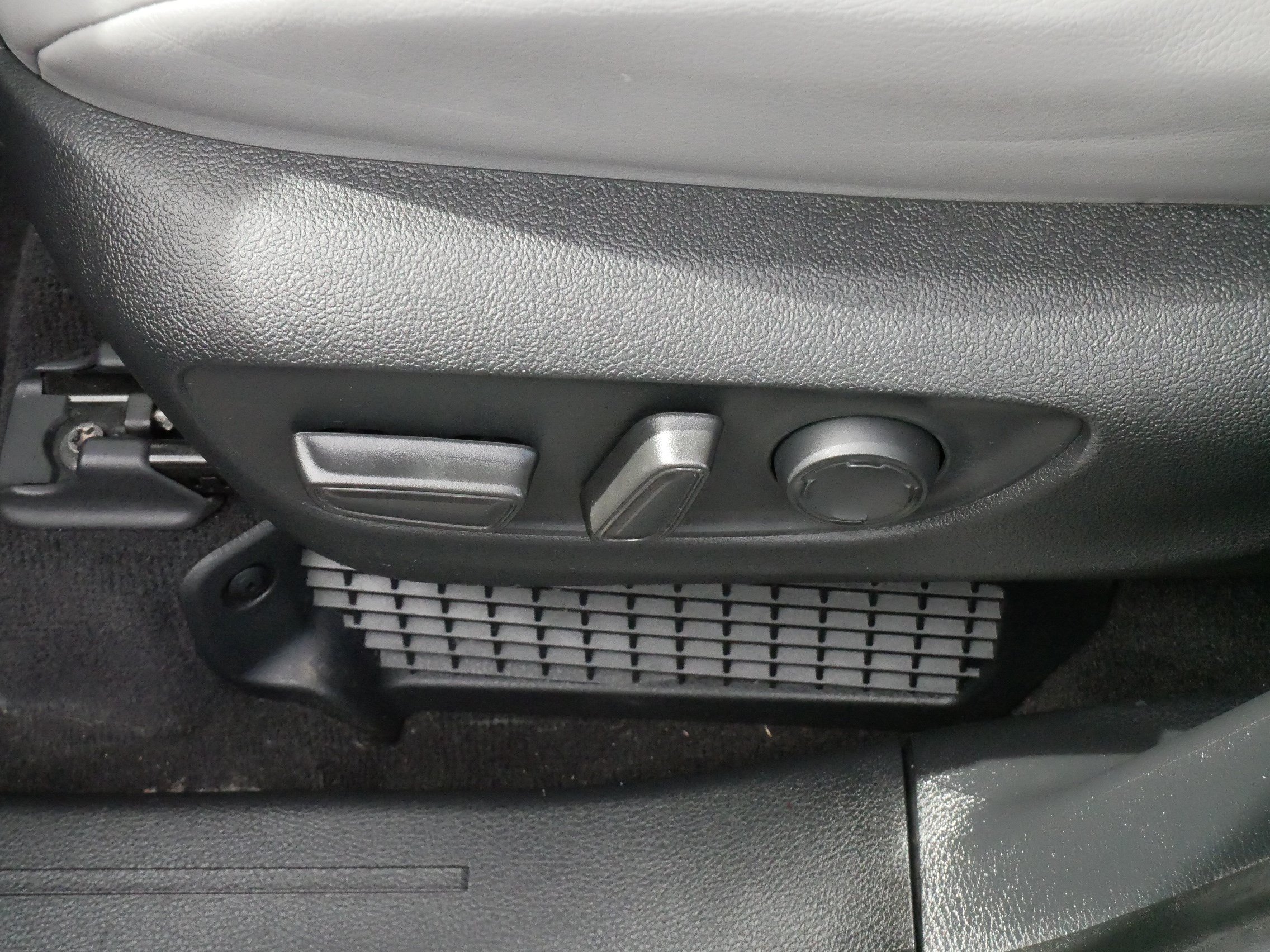 Used 2025 Toyota Sienna XLE w/ XLE Plus Package AWD/4WD image 20