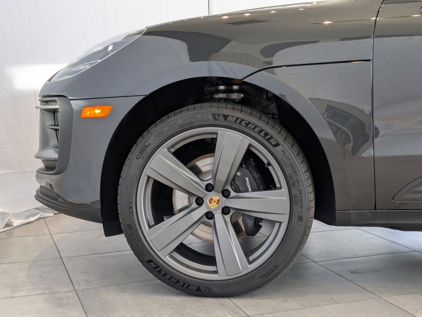 Used 2025 Porsche Macan image 11