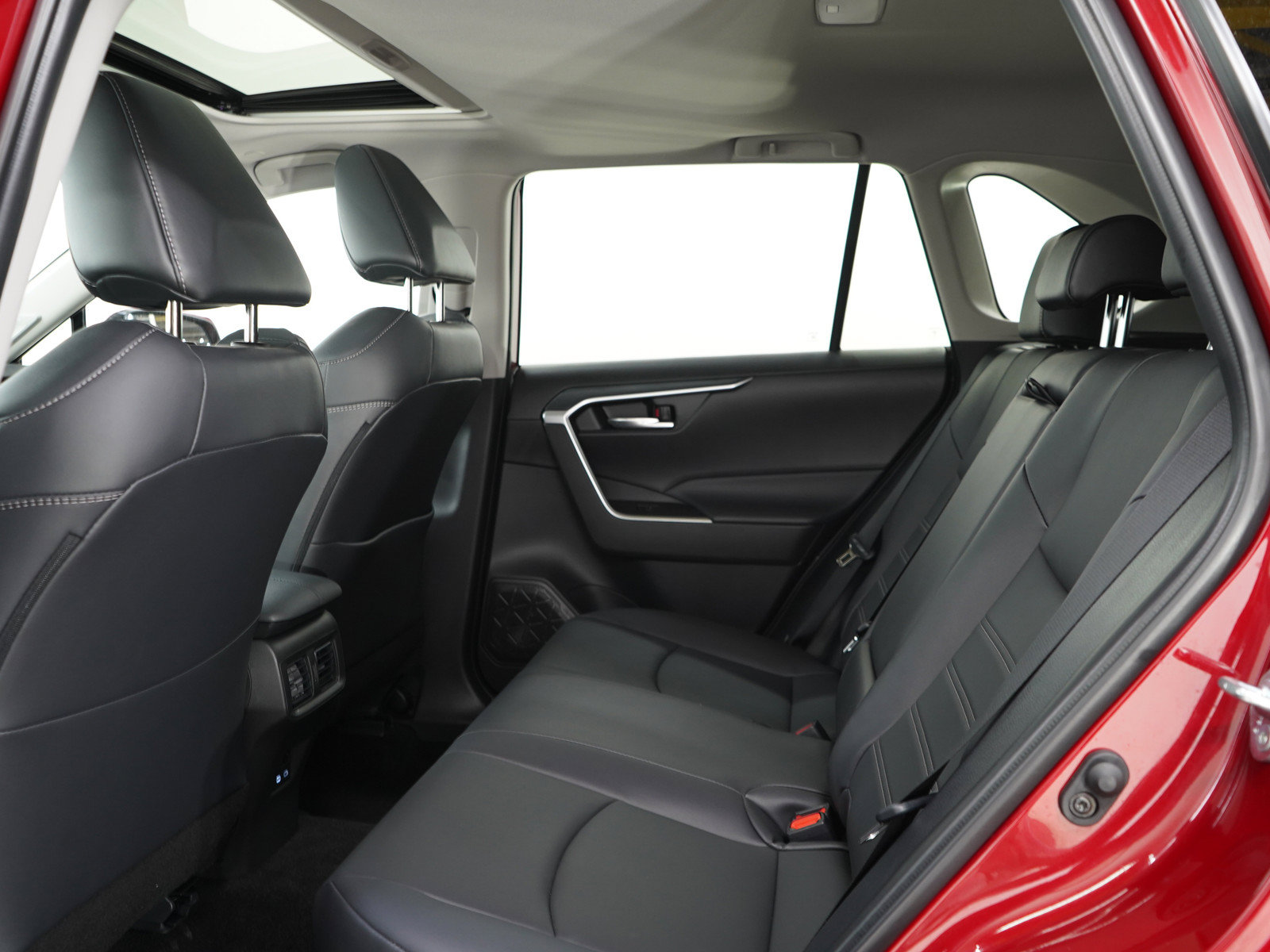 Used 2025 Toyota RAV4 XLE Premium w/ Weather Package AWD/4WD image 15