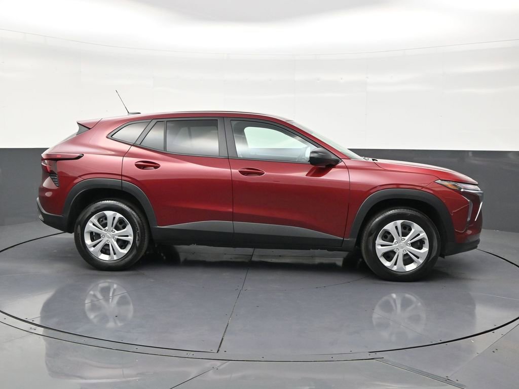 Used 2025 Chevrolet Trax LS image 6