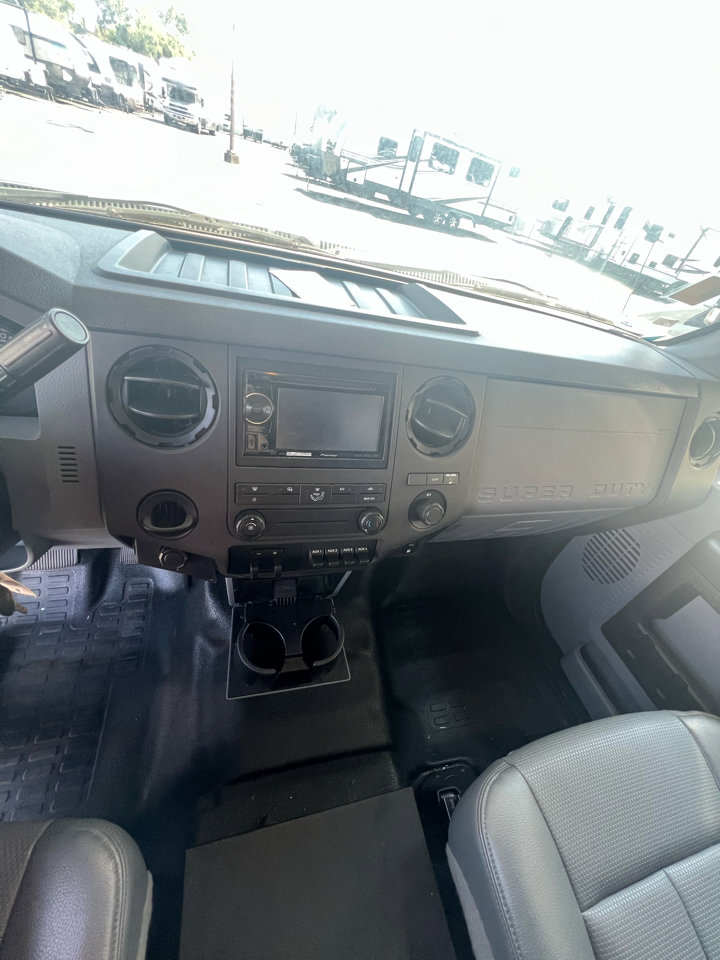 Used 2014 Ford F550 2WD Regular Cab Super Duty image 31