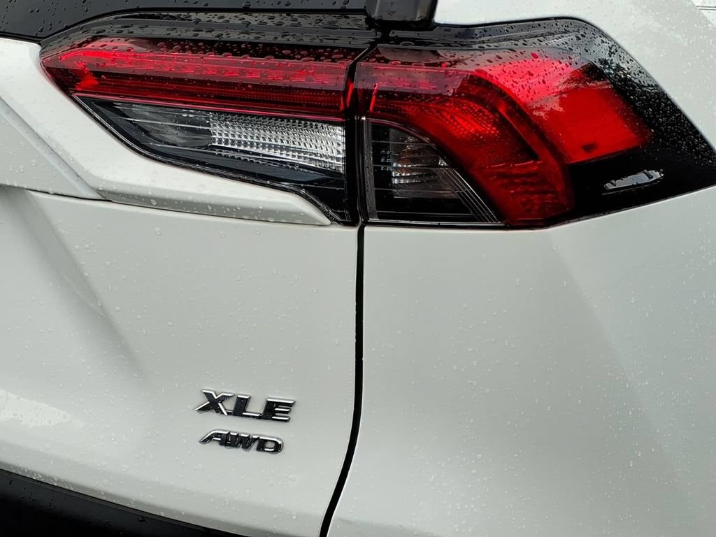 Used 2019 Toyota RAV4 XLE w/ All Weather Liner Package AWD/4WD image 9