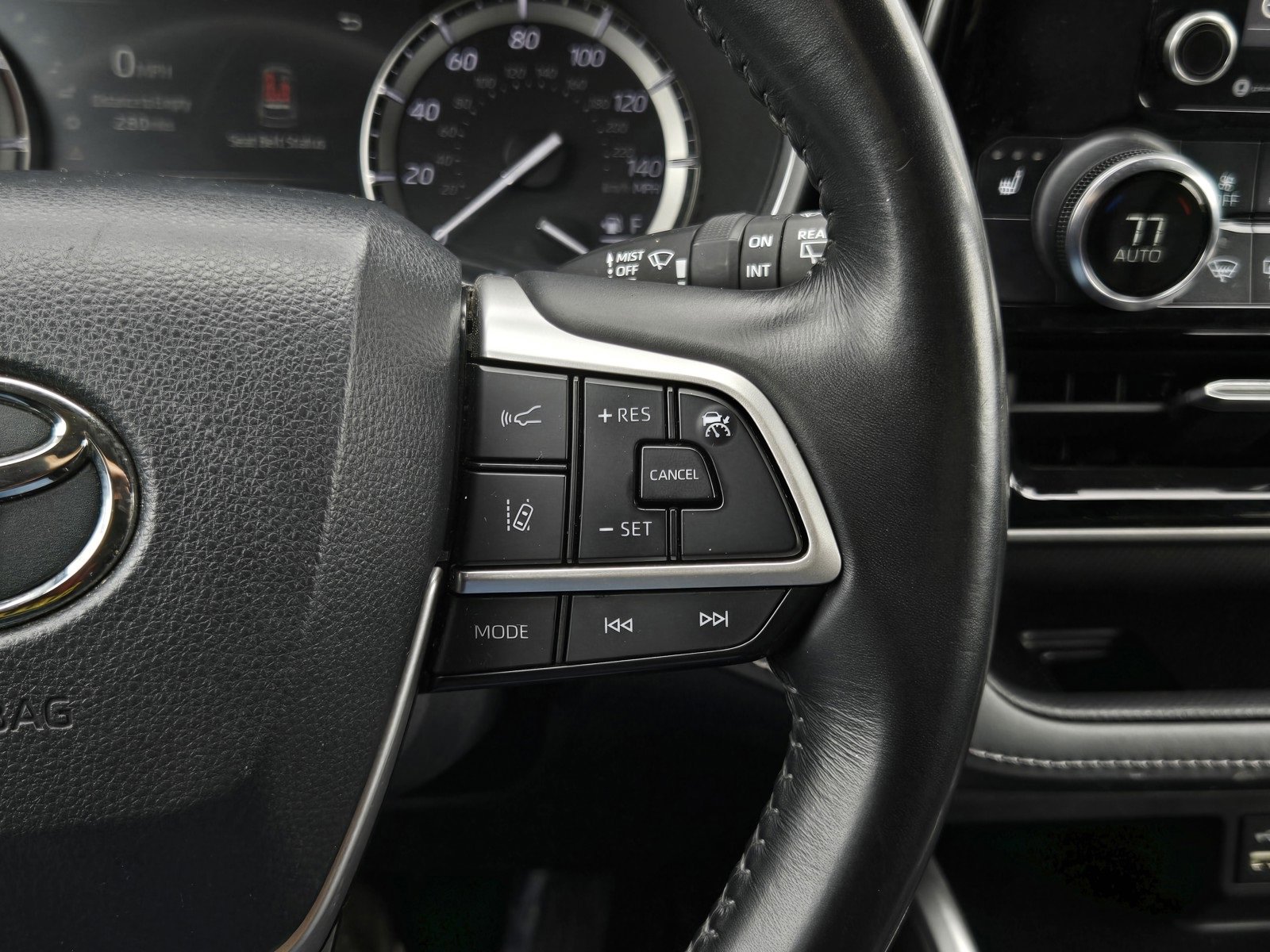 Certified 2022 Toyota Highlander XLE image 23