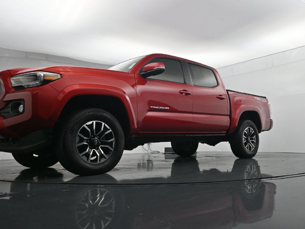 Used 2022 Toyota Tacoma TRD Sport w/ TRD Premium Sport Package AWD/4WD image 34