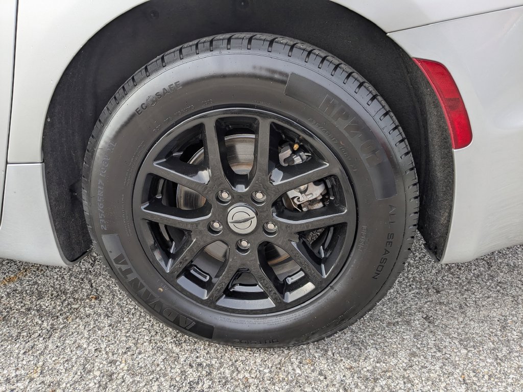 Used 2024 Chrysler Pacifica Touring-L FWD image 23