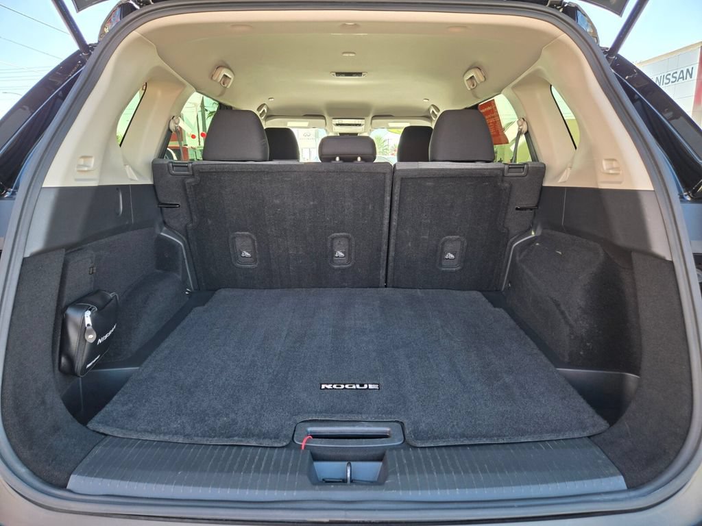 Used 2023 Nissan Rogue SV FWD image 17