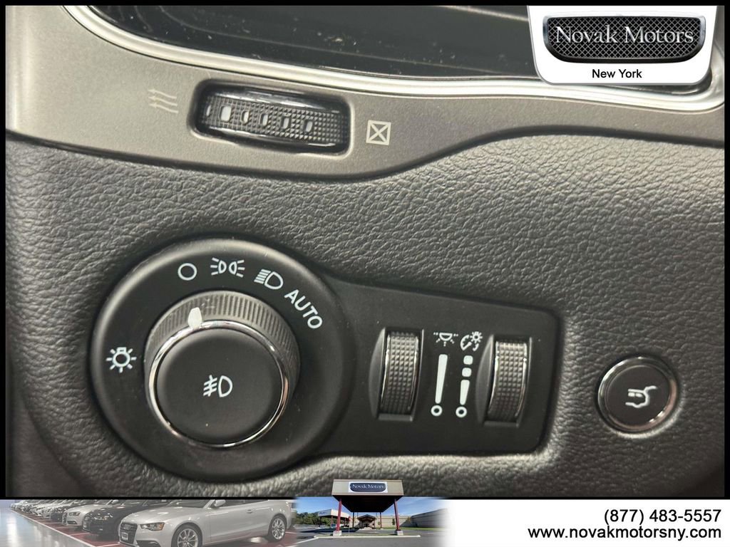 Used 2022 Jeep Cherokee Limited AWD/4WD image 17
