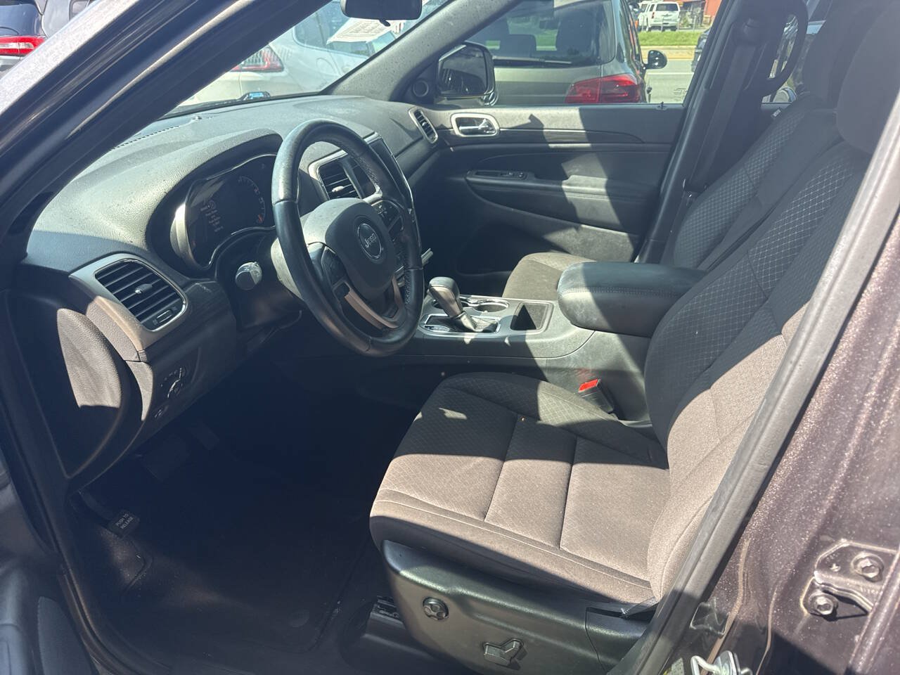 Used 2021 Jeep Grand Cherokee Laredo RWD image 8
